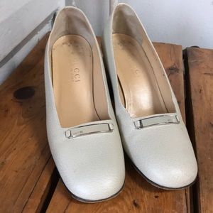 Gucci Ashen Leather Pumps